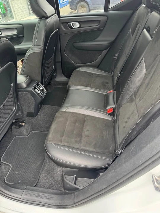2019 Volvo XC40 - Image 8 of 10