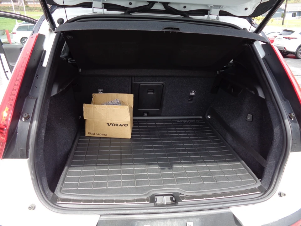 2019 Volvo XC40 - Image 19 of 31