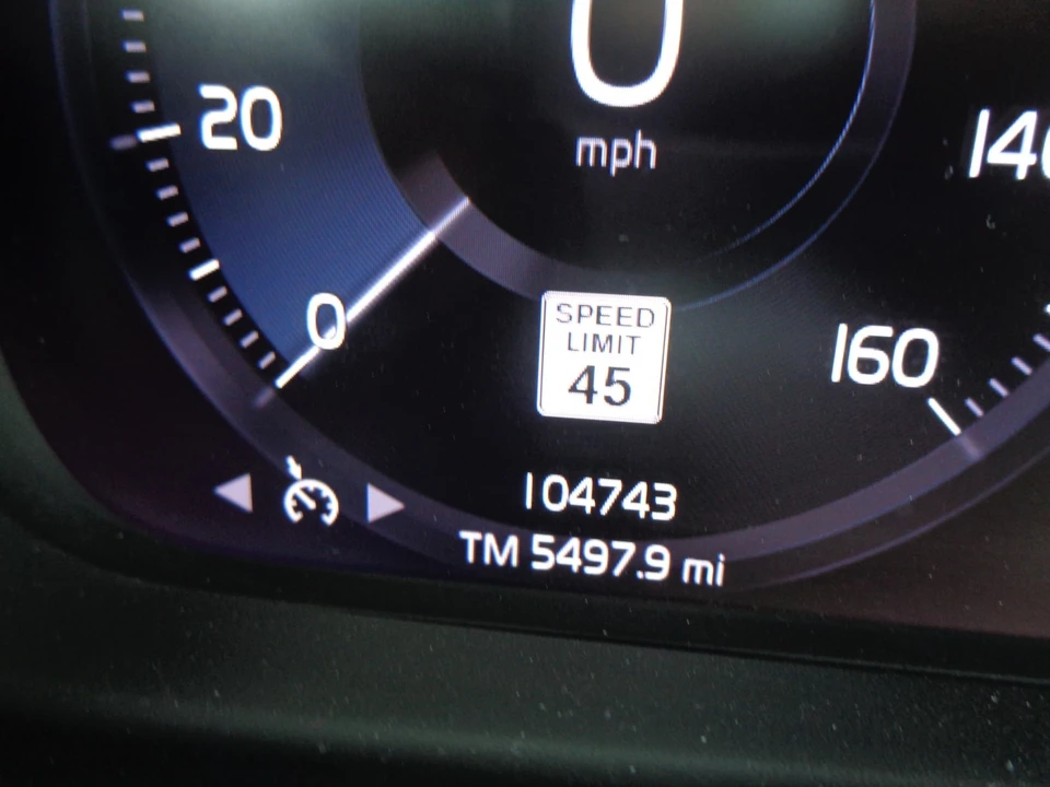 2019 Volvo XC40 - Image 24 of 31