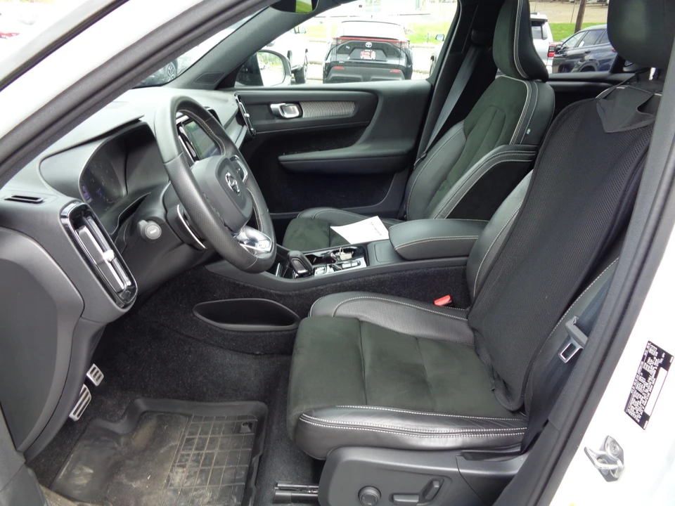 2019 Volvo XC40 - Image 12 of 31