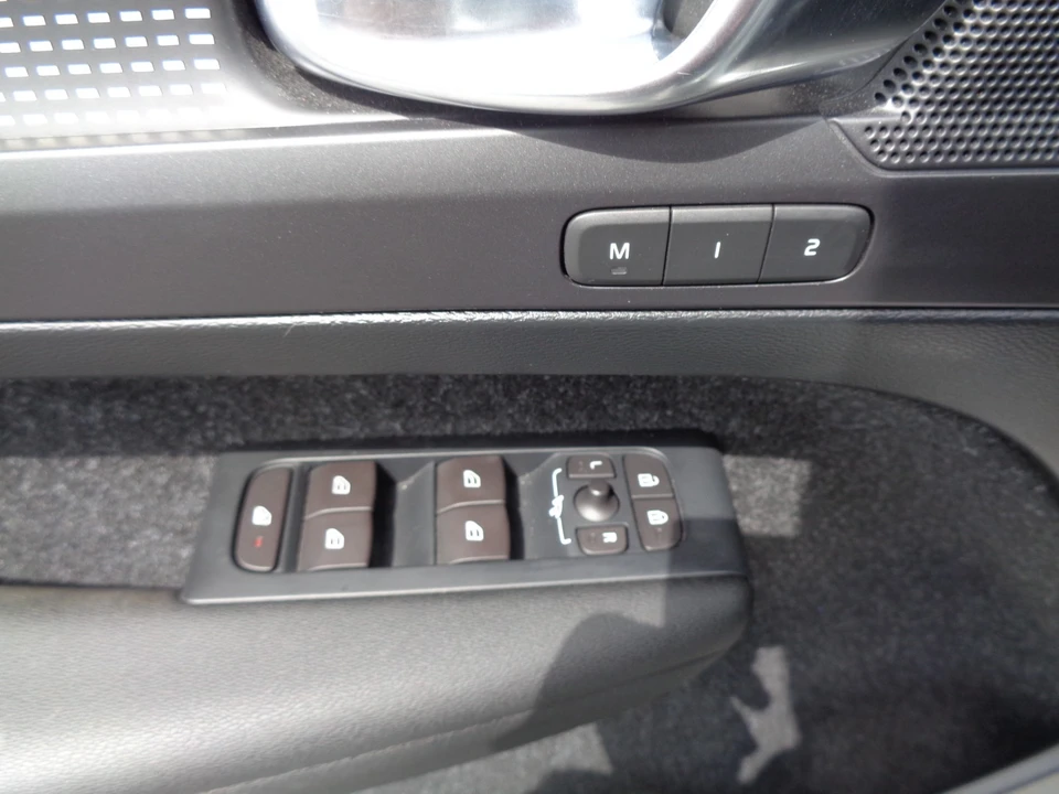 2019 Volvo XC40 - Image 16 of 31