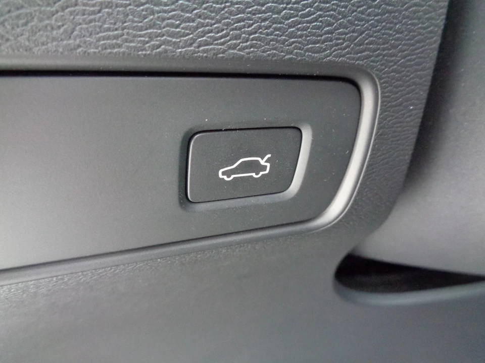 2019 Volvo XC40 - Image 15 of 31