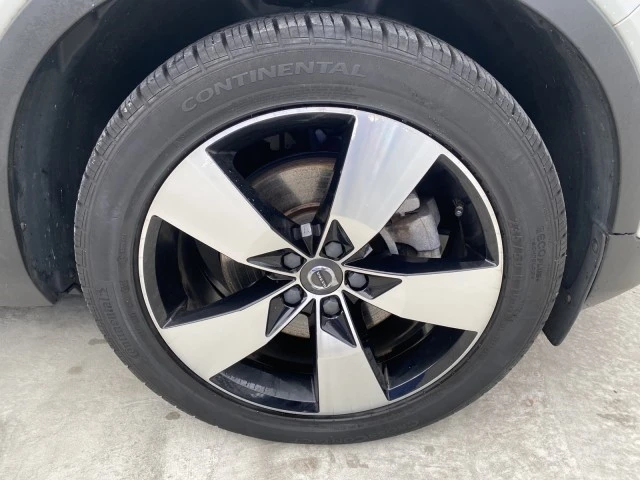 2019 Volvo XC40 - Image 17 of 21