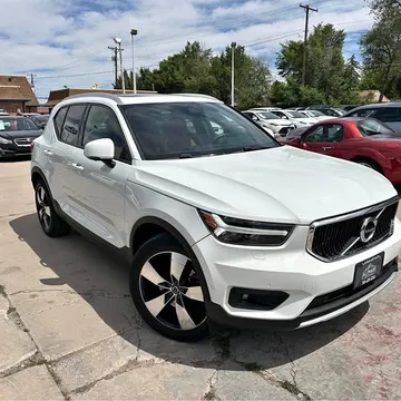 2019 Volvo XC40 T5 Momentum