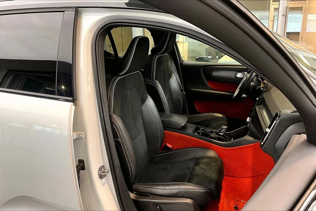 2019 Volvo XC40 - Image 9 of 12