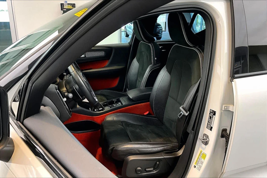 2019 Volvo XC40 - Image 8 of 12