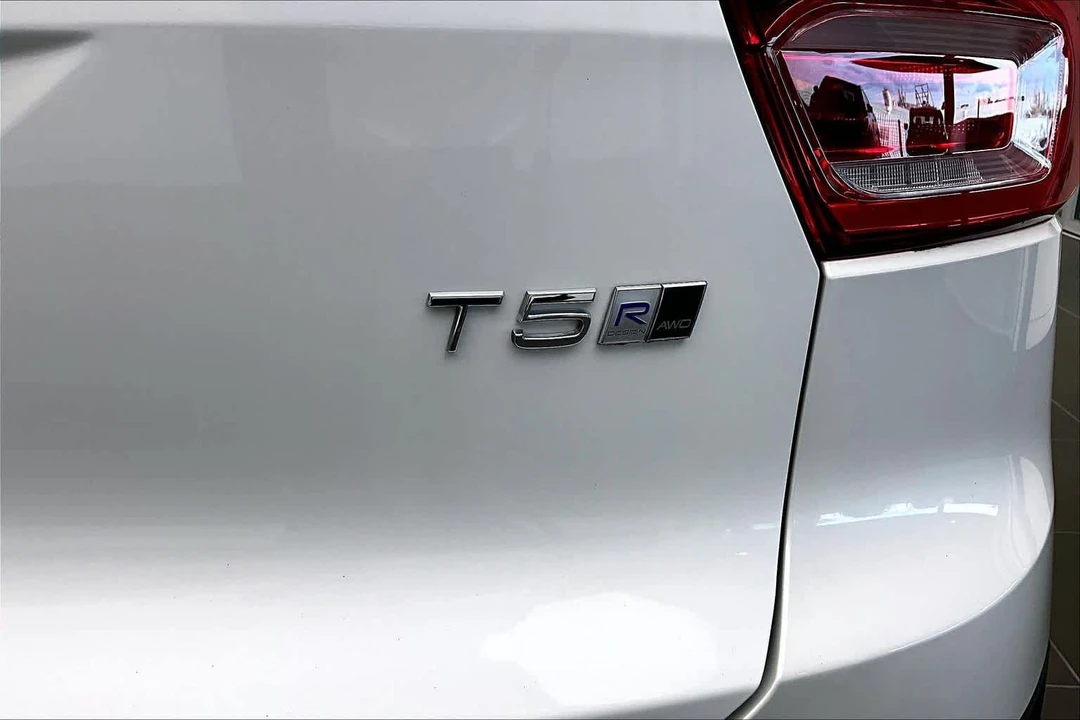 2019 Volvo XC40 - Image 10 of 12