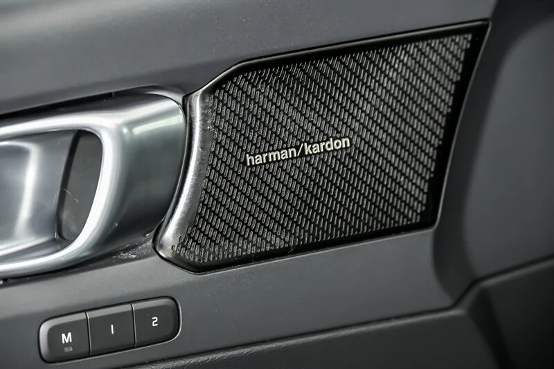 2019 Volvo XC40 - Image 14 of 29