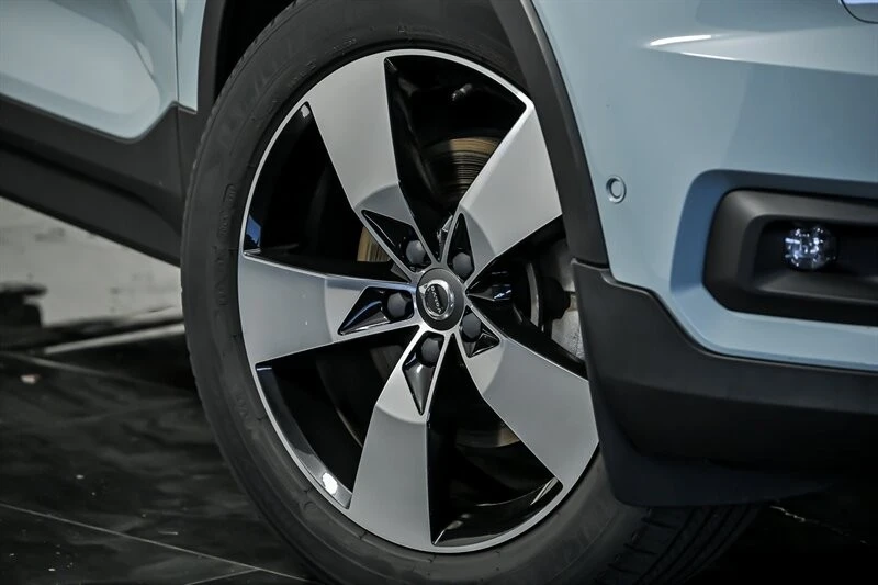 2019 Volvo XC40 - Image 3 of 29