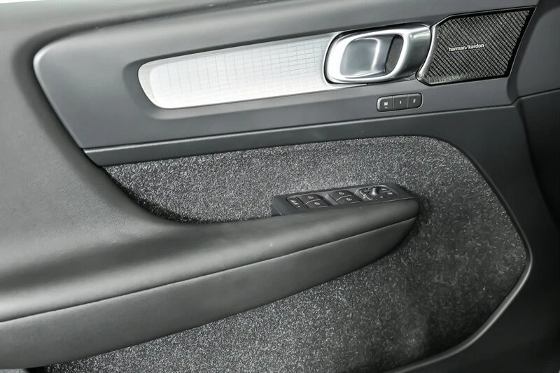 2019 Volvo XC40 - Image 13 of 29