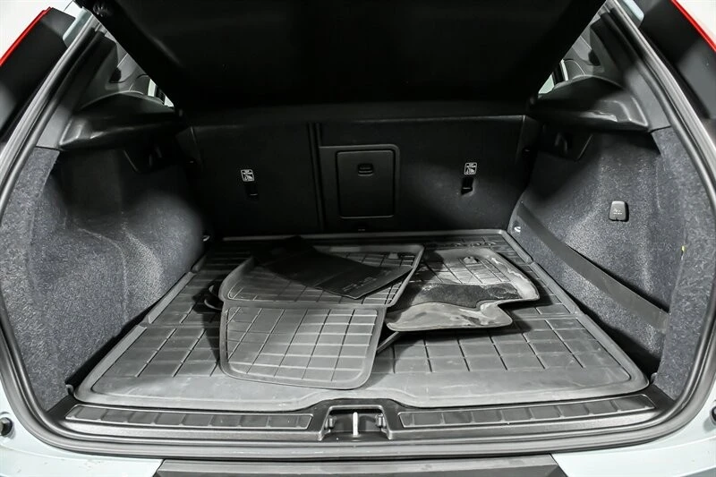 2019 Volvo XC40 - Image 11 of 29