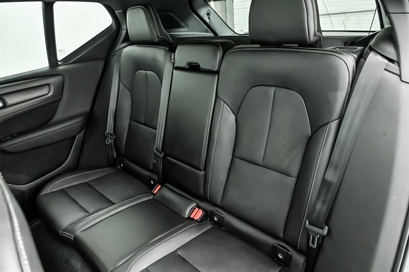 2019 Volvo XC40 - Image 19 of 29