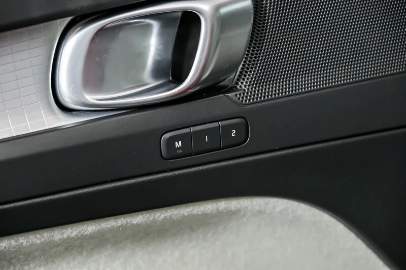 2019 Volvo XC40 - Image 18 of 21
