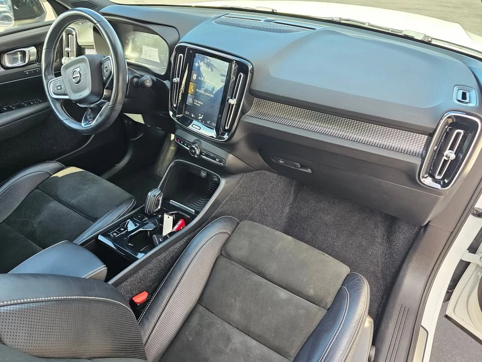 2019 Volvo XC40 - Image 11 of 20