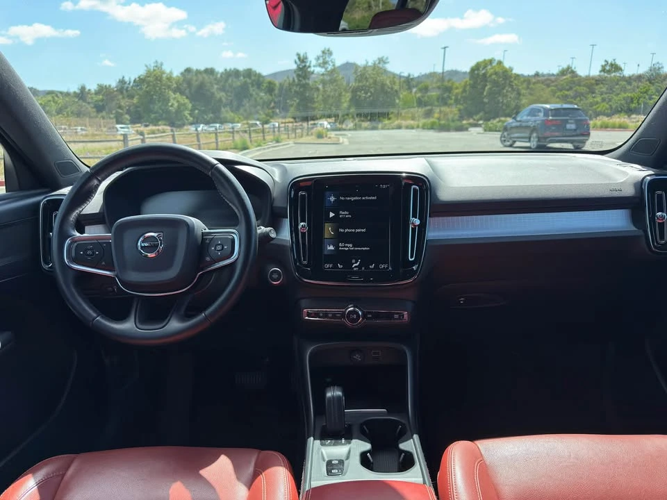 2019 Volvo XC40 - Image 11 of 18