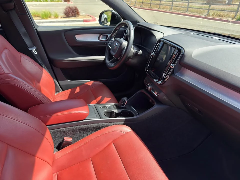 2019 Volvo XC40 - Image 14 of 18