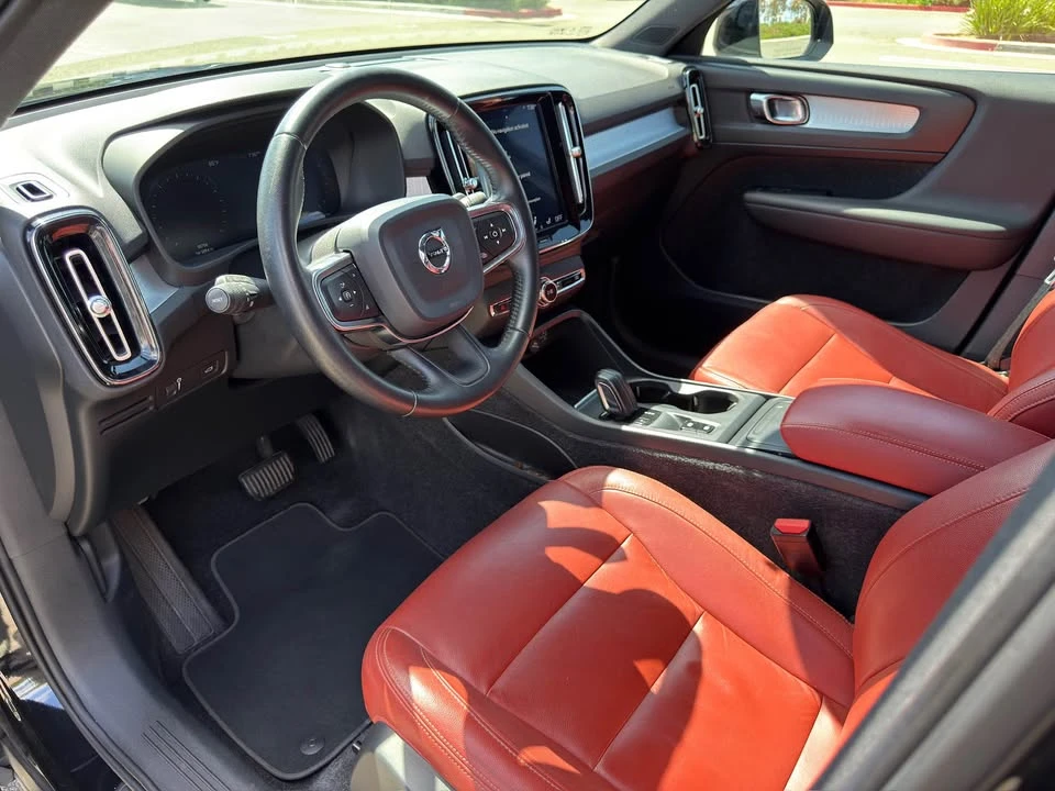 2019 Volvo XC40 - Image 9 of 18