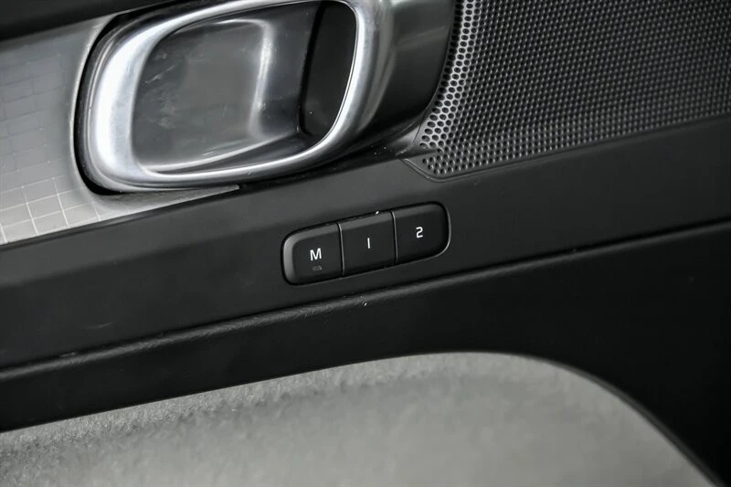 2019 Volvo XC40 - Image 18 of 21
