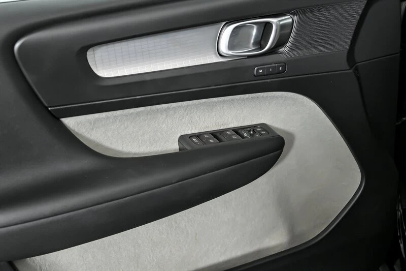 2019 Volvo XC40 - Image 17 of 21