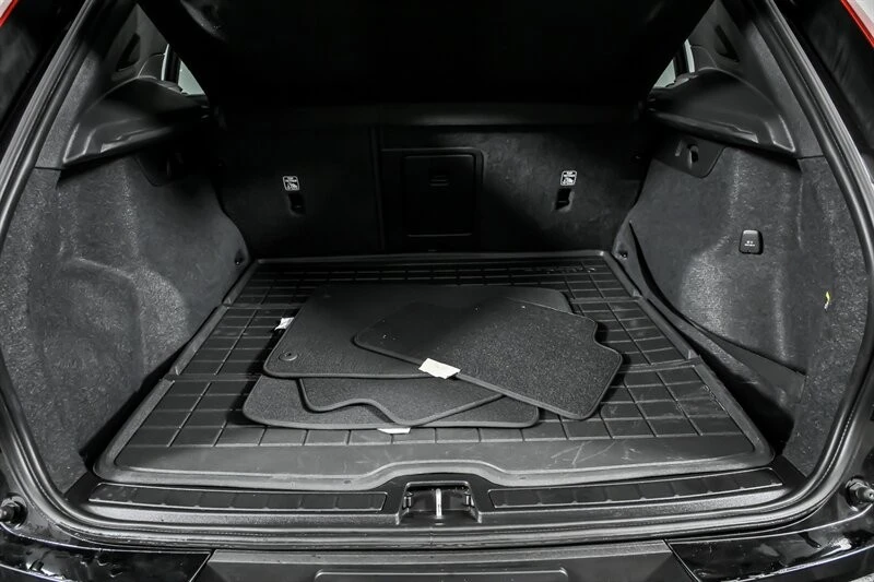 2019 Volvo XC40 - Image 15 of 21