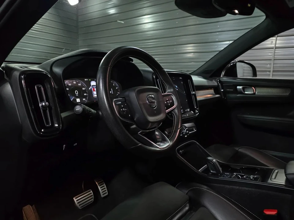 2019 Volvo XC40 - Image 10 of 12