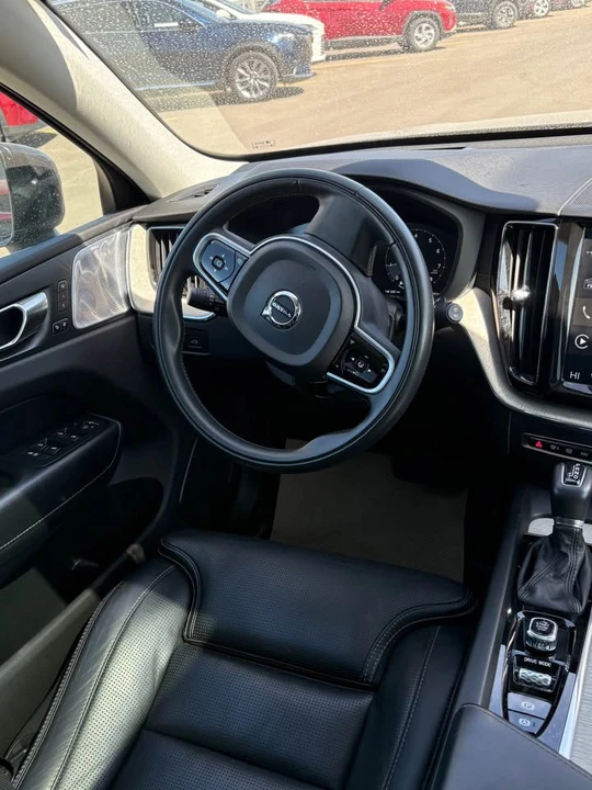 2019 Volvo XC60 2nd Gen - Image 13 of 18