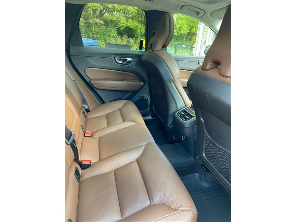 2019 Volvo XC60 2nd Gen - Image 2 of 30