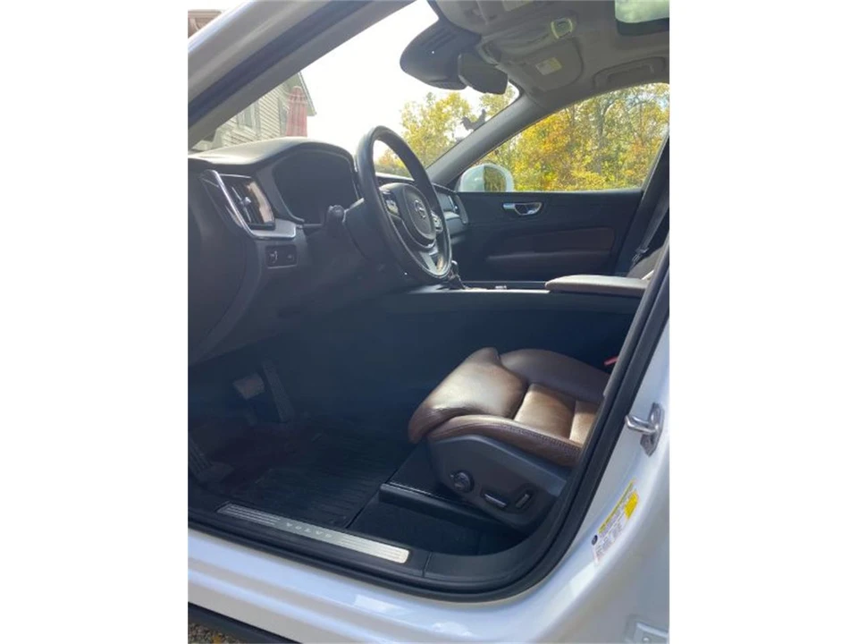 2019 Volvo XC60 2nd Gen - Image 19 of 30