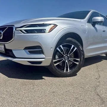 2019 Volvo XC60 T8 Momentum eAWD
