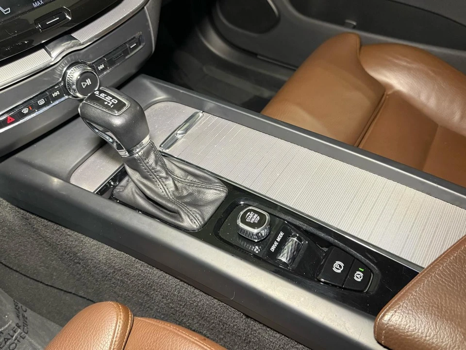 2019 Volvo XC60 2nd Gen - Image 17 of 21