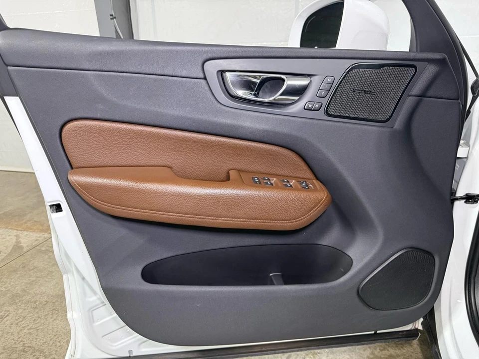 2019 Volvo XC60 2nd Gen - Image 12 of 21