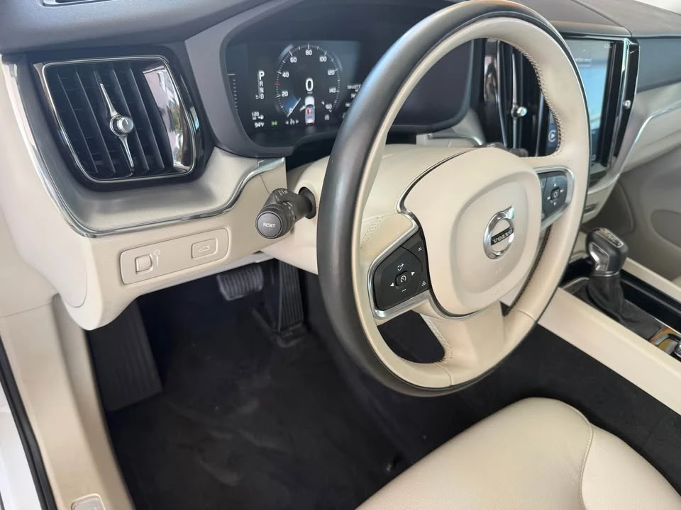 2019 Volvo XC60 2nd Gen - Image 10 of 17