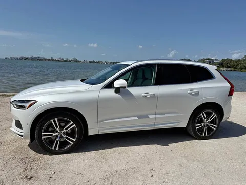 2019 Volvo XC60 T5 Momentum Sport Utility 4D