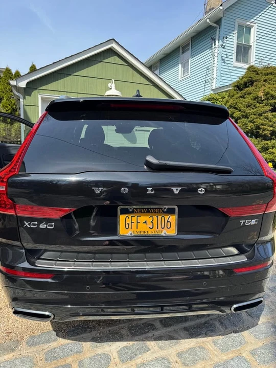 2019 Volvo XC60 2nd Gen - Image 2 of 10