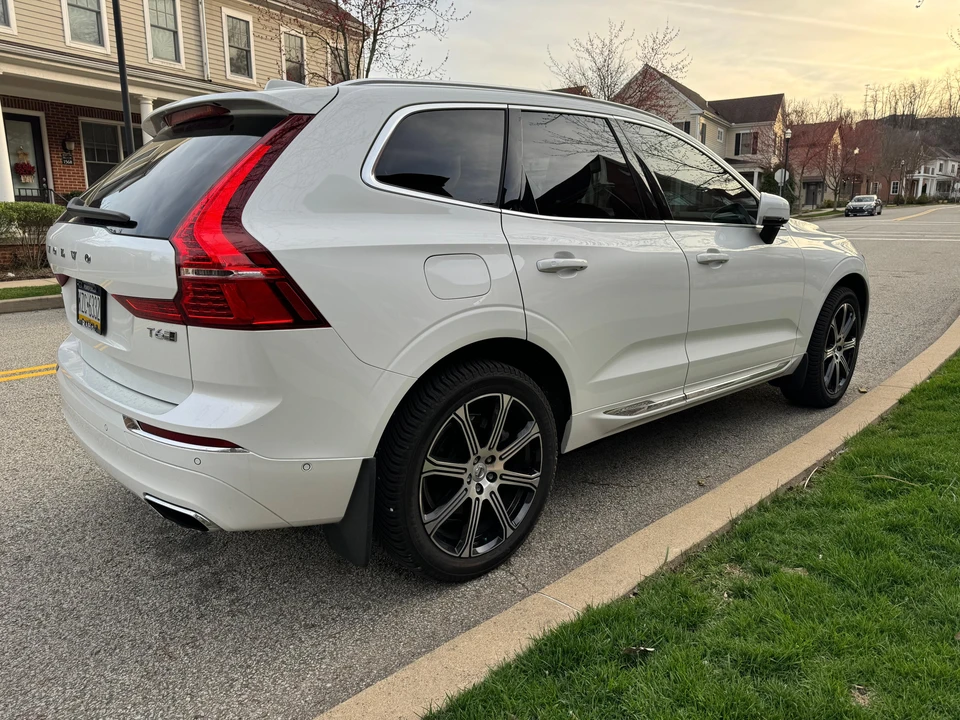 2019 Volvo XC60 2nd Gen - Image 15 of 31