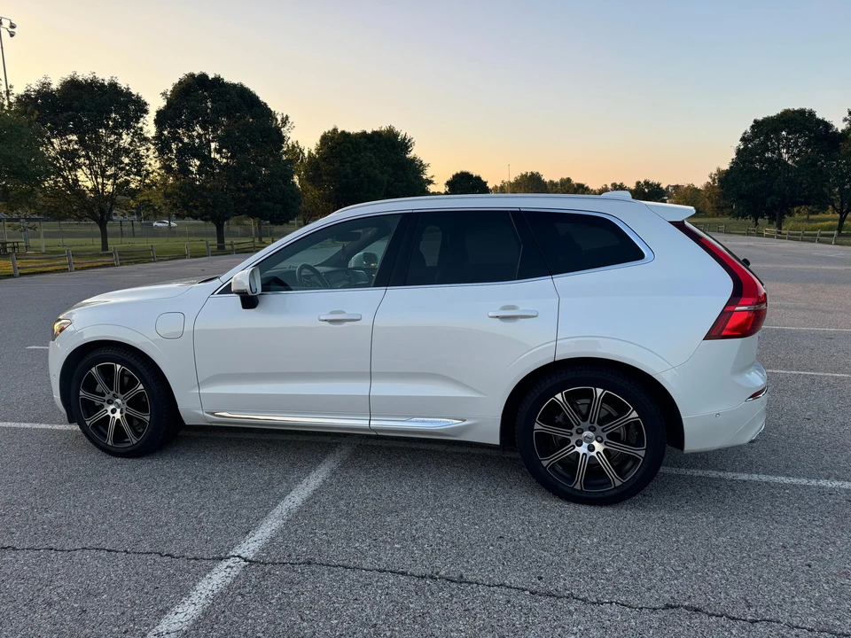 2019 Volvo XC60 2nd Gen - Image 16 of 31