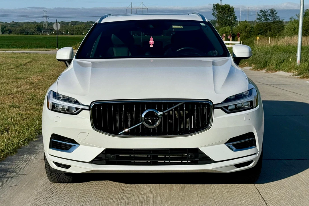 2019 Volvo XC60 2nd Gen - Image 2 of 31