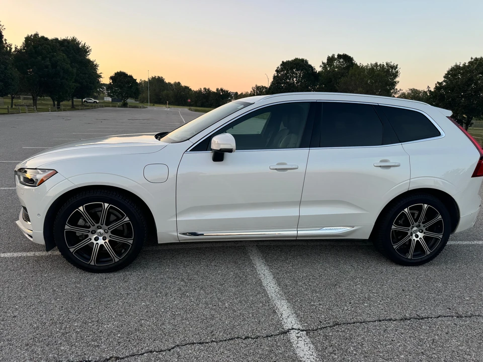 2019 Volvo XC60 2nd Gen - Image 15 of 31