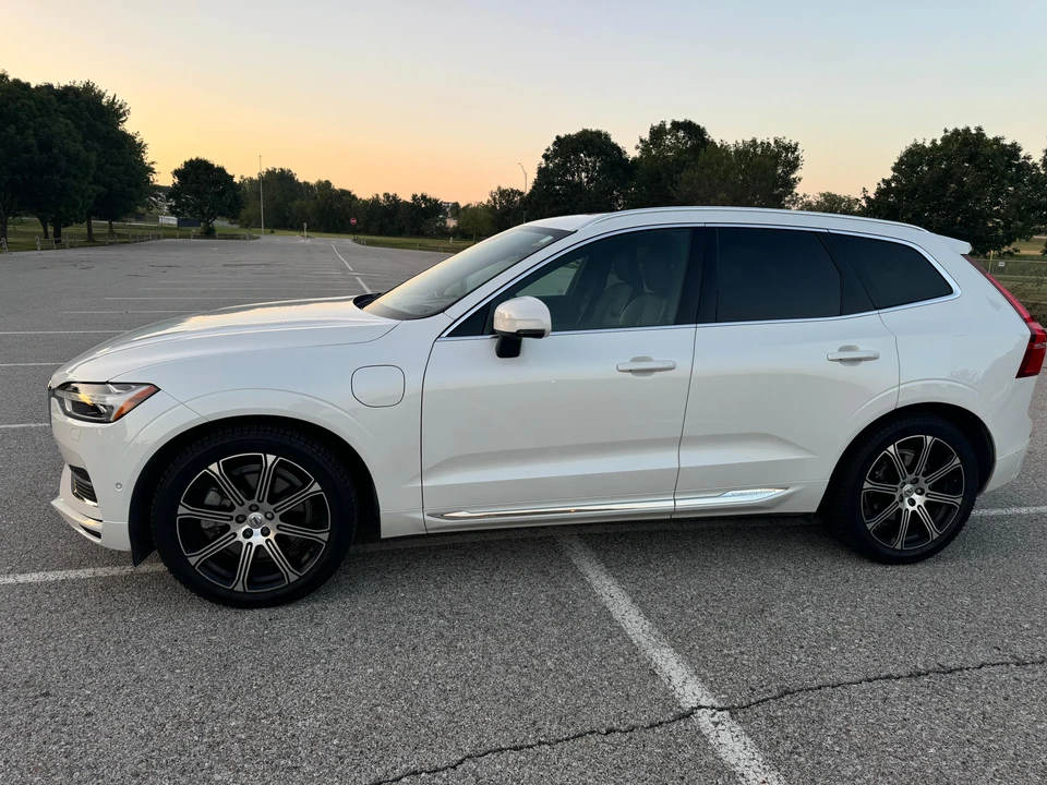 2019 Volvo XC60 2nd Gen - Image 14 of 31