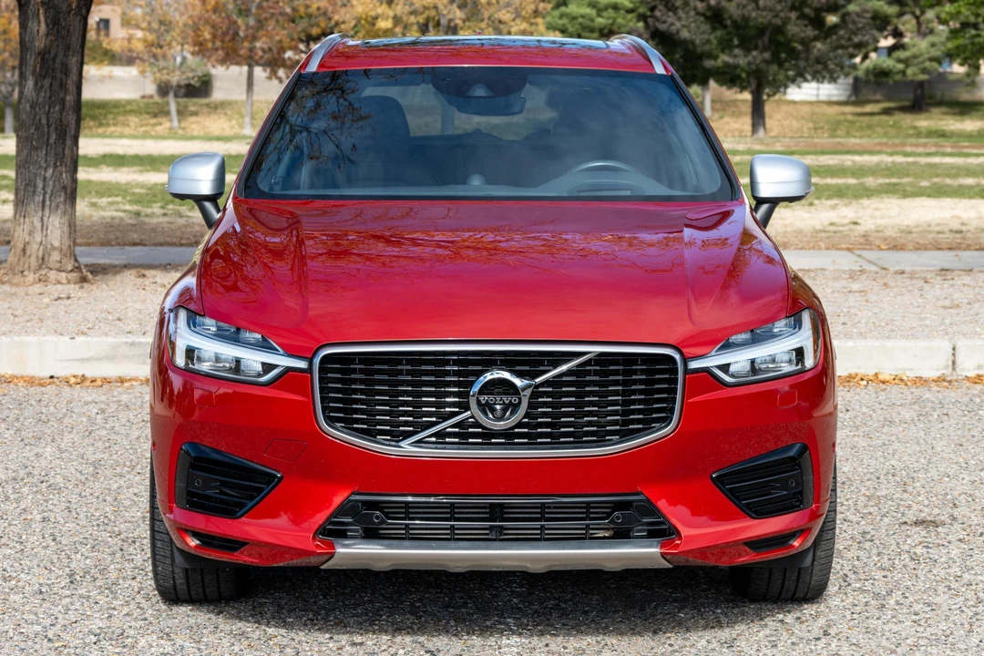 2019 Volvo XC60 2nd Gen - Image 2 of 31