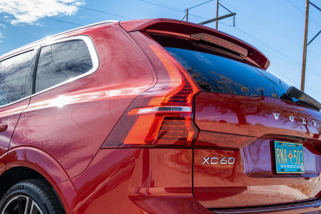 2019 Volvo XC60 2nd Gen - Image 16 of 31