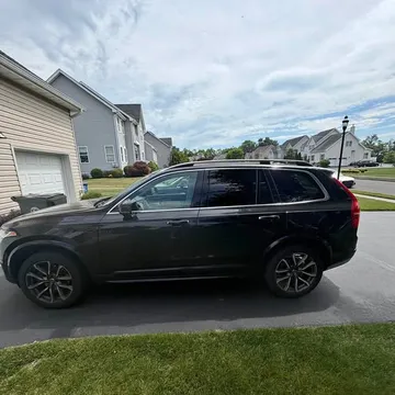 2019 Volvo XC90 T5 Momentum Sport Utility 4D