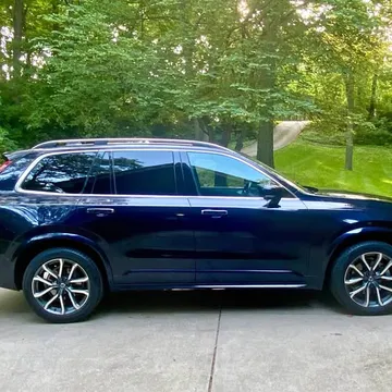 2019 Volvo XC90 T6 Momentum Sport Utility 4D