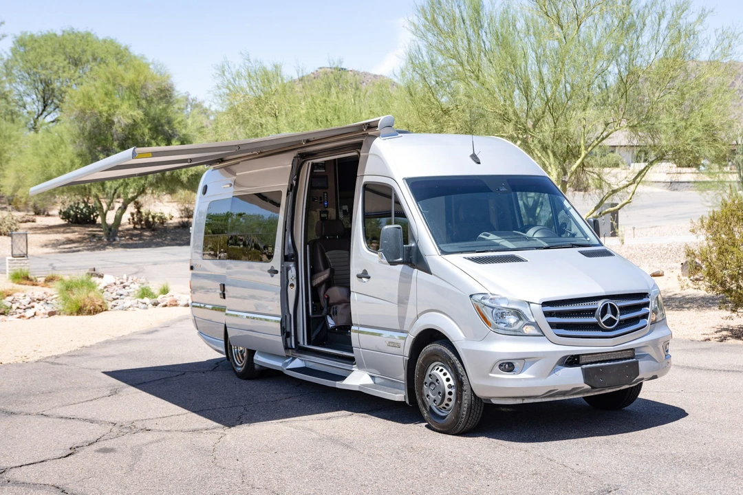 2019 Winnebago - Image 11 of 31