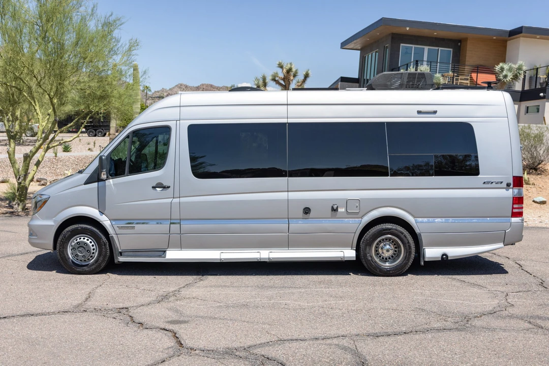 2019 Winnebago - Image 9 of 31