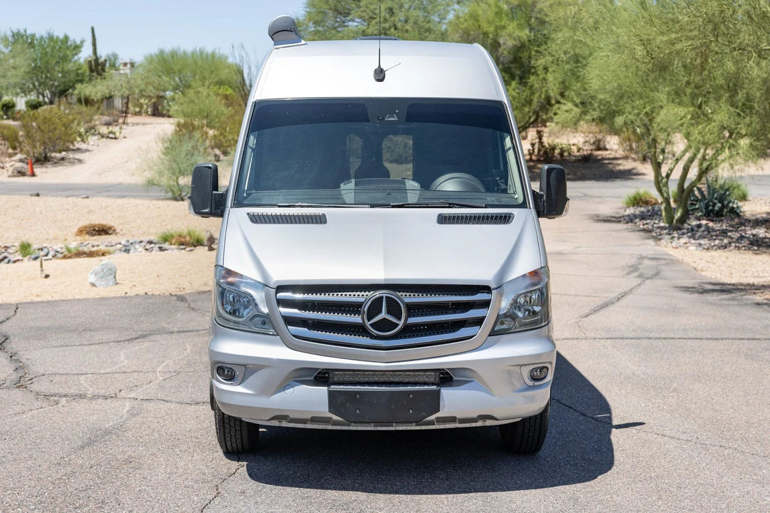 2019 Winnebago - Image 3 of 31