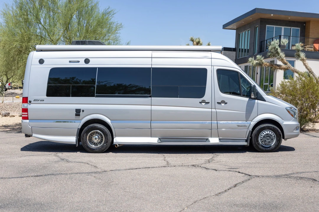 2019 Winnebago - Image 5 of 31