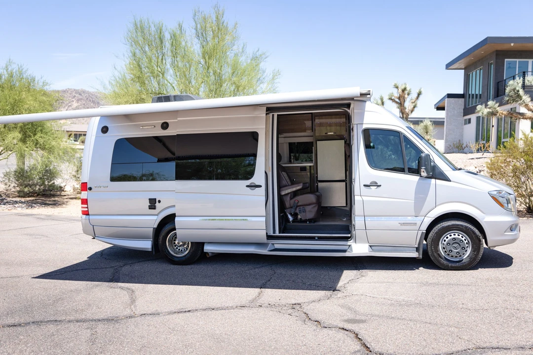 2019 Winnebago - Image 10 of 31