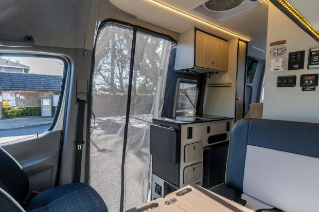 2019 Winnebago - Image 6 of 9