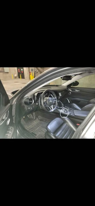 2019 Alfa Romeo Giulia - Image 5 of 7
